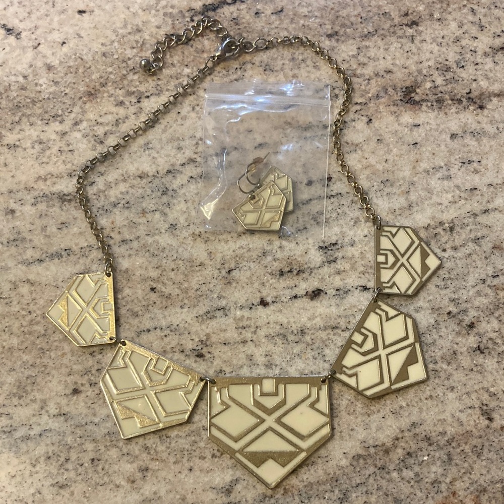 😍 5 for $20 H&M Necklace and Earrings